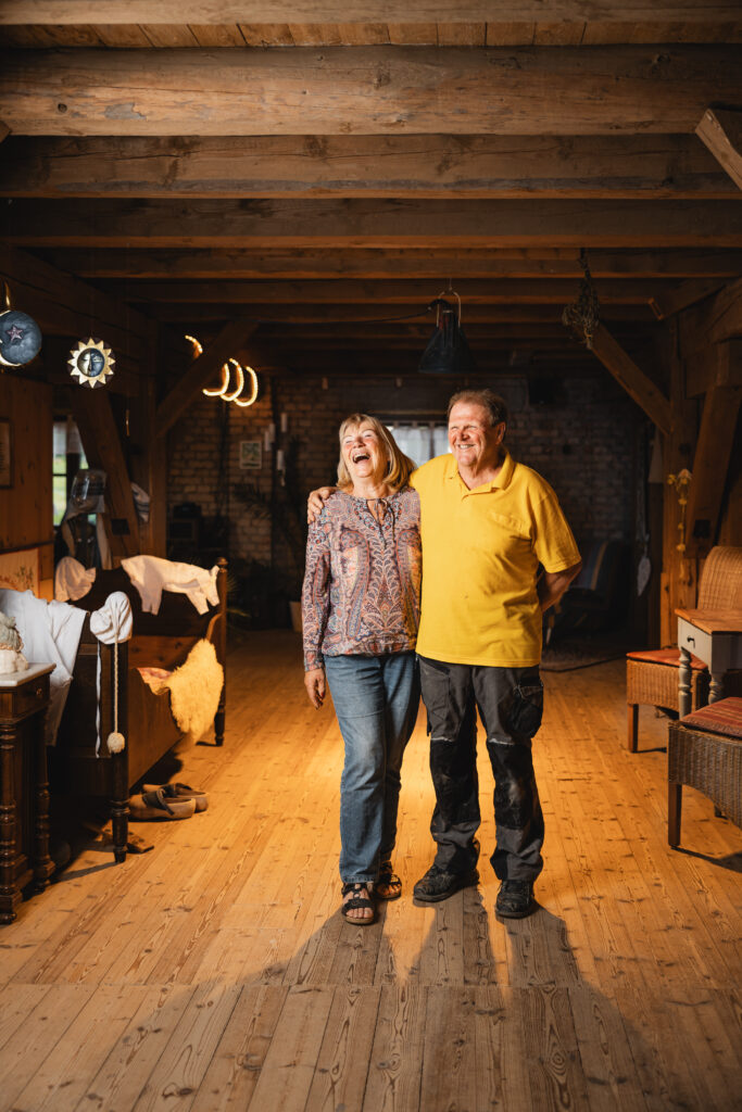 Marina und Detlef Wolf in ihrer Mittelmühle in Oberkoskau.